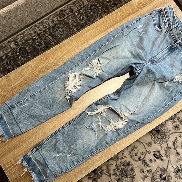 A&F High Rise Mom Jean - Picture 3 of 5